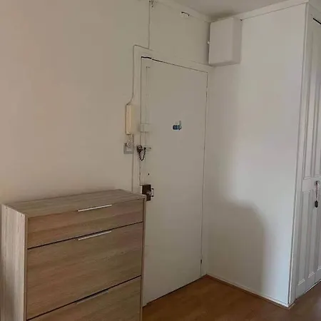 Apparemment 3 Pieces Tres Pres De Paris Meudon